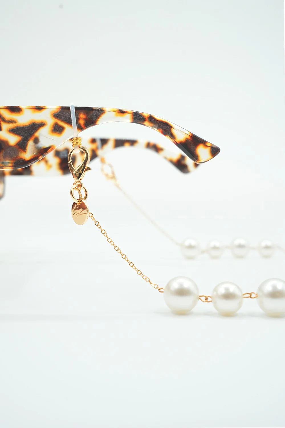 Lior White and Pearl Glasses Chain